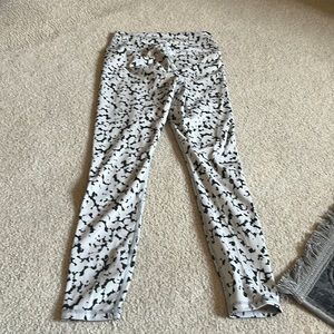 Hi I’m selling varley black and grey  pants